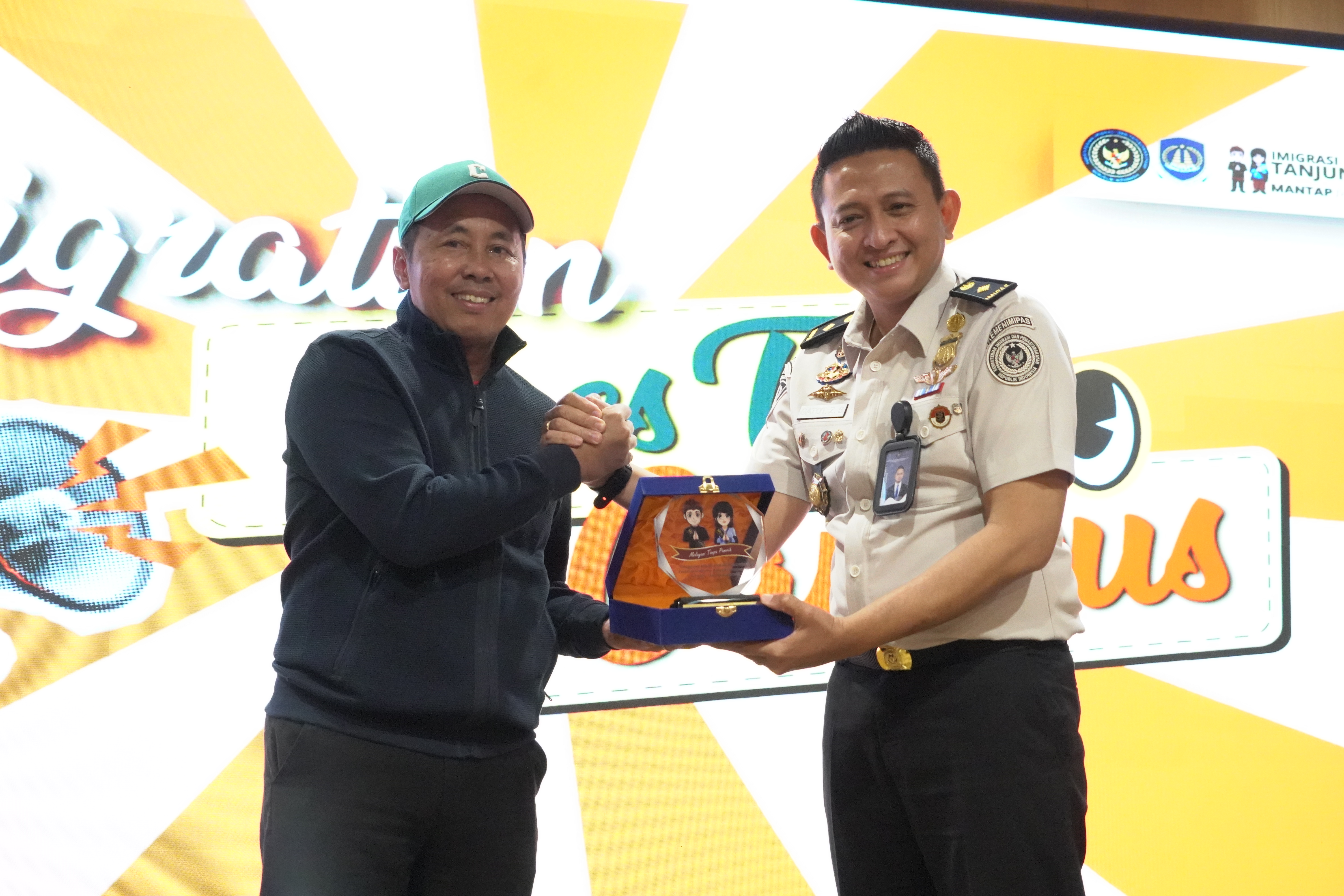 Tingkatkan Pemahanan Dokumen Perjalanan RI dan Cegah TPPO serta TPPM, Imigrasi Tanjung Perak Berkolaborasi Dengan  Universitas Negeri Surabaya Melalui Kegiatan Immigration Goes To Campus